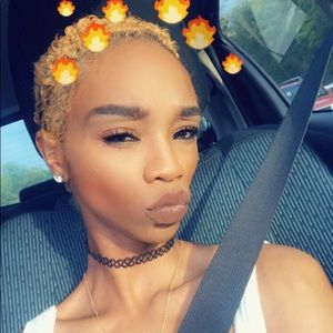 Meet your Posher, Monique